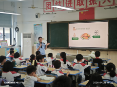 <b>食安小讲堂 健康伴成长——泉州市市场监管局开</b>